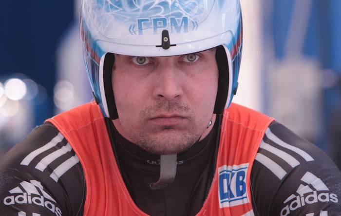 Альберт Демченко и другие на тренировке перед стартом чемпионата Европы по санному спорту